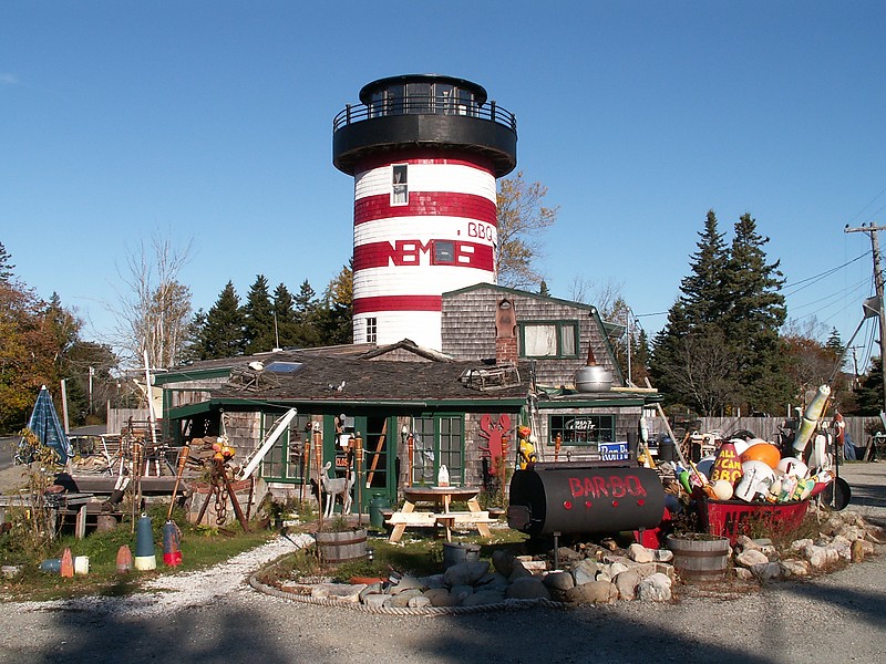 Maine / Bass Harbour / Cap??�n Nemos faux lighthouse
Author of the photo: [url=https://www.flickr.com/photos/21475135@N05/]Karl Agre[/url]

Keywords: Maine;Faux;United States