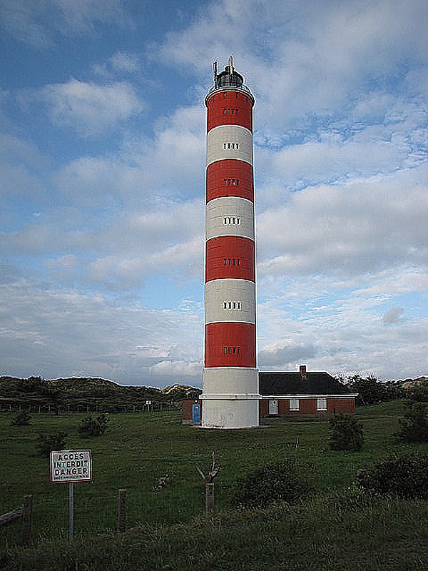 Berck Lighthouse
Author of the photo: [url=https://www.flickr.com/photos/21475135@N05/]Karl Agre[/url]
Keywords: Pas de Calais;France;Berck;English channel