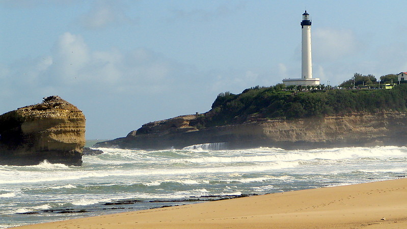 Biarritz / Pointe Saint-Martin Lighthouse
Author of the photo: [url=https://www.flickr.com/photos/yiddo2009/]Patrick Healy[/url]
Keywords: Anglet;France;Bay of Biscay