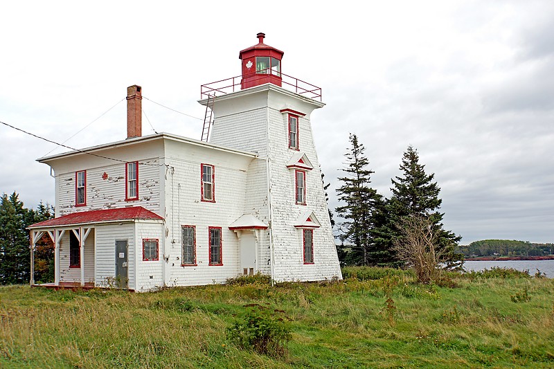 Prince Edward Island / Blockhouse Point Lighthouse
Author of the photo: [url=https://www.flickr.com/photos/archer10/] Dennis Jarvis[/url]

Keywords: Prince Edward Island;Canada;Northumberland Strait