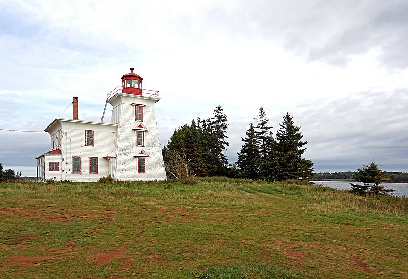 Prince Edward Island / Blockhouse Point Lighthouse
Author of the photo: [url=https://www.flickr.com/photos/archer10/] Dennis Jarvis[/url]

Keywords: Prince Edward Island;Canada;Northumberland Strait