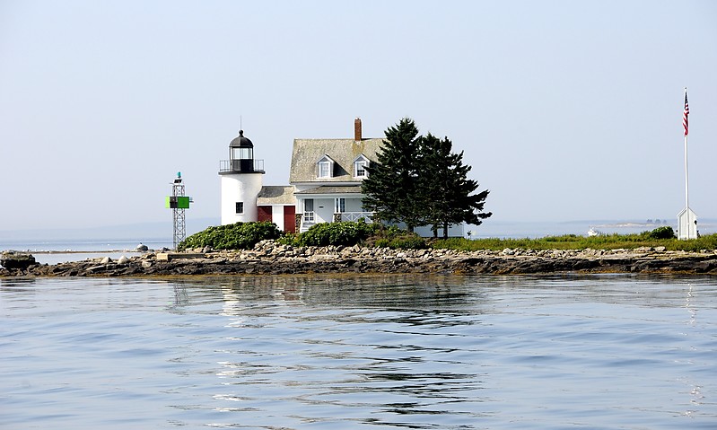 Maine / Blue Hill Bay lighthouse and active light
Author of the photo:[url=https://www.flickr.com/photos/lighthouser/sets]Rick[/url]

Keywords: Maine;Atlantic ocean;United States