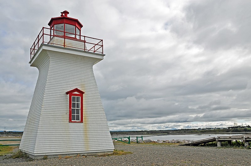 Quebec /  Pointe Bonaventure lighthouse
Author of the photo: [url=https://www.flickr.com/photos/archer10/]Dennis Jarvis[/url]
Keywords: Canada;Quebec;Chaleur Bay