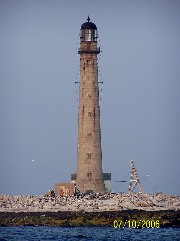 Maine / Boon Island lighthouse
Author of the photo: [url=https://www.flickr.com/photos/bobindrums/]Robert English[/url]
Keywords: Maine;United States;Atlantic ocean