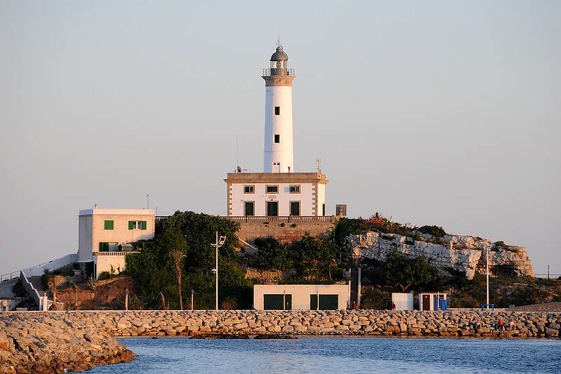 Ibiza / Botafoch lighthouse
Photo by [url=http://forum.shipspotting.com/index.php?action=profile;u=9594]Alexander Portas[/url]
Keywords: Isla de Ibiza;Ibiza;Spain;Mediterranean sea