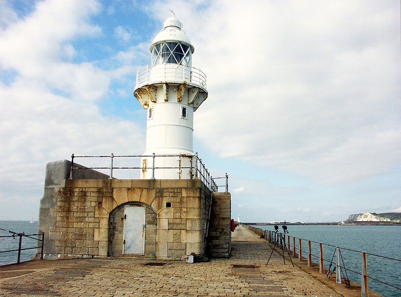 Dover / Breakwater Knuckle Lighthouse
Photo property of [url=http://forum.shipspotting.com/index.php?action=profile;u=10073]John Mavin[/url]
Keywords: Dover;England;United Kingdom;English channel