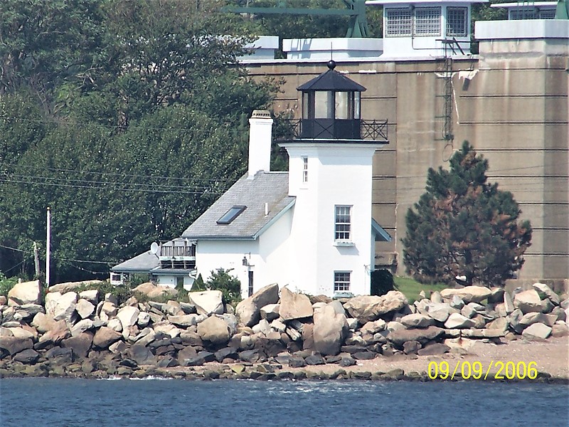 Rhode island / Bristol Ferry lighthouse
Author of the photo: [url=https://www.flickr.com/photos/bobindrums/]Robert English[/url]
Keywords: United States;Rhode island;Atlantic ocean