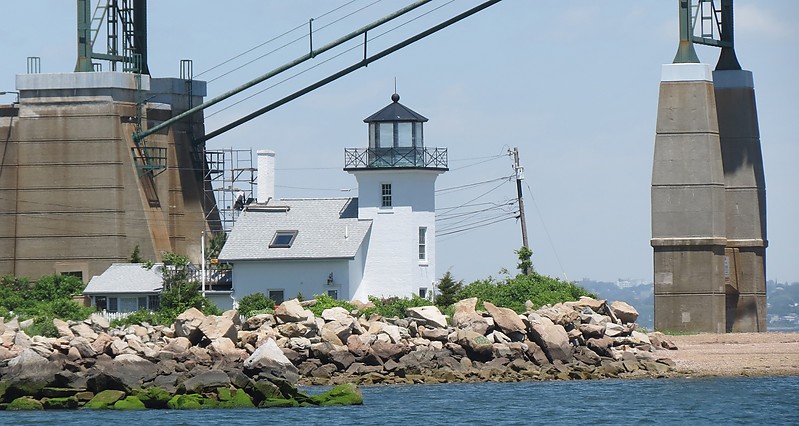 Rhode island / Bristol Ferry lighthouse
Author of the photo: [url=https://www.flickr.com/photos/21475135@N05/]Karl Agre[/url]
Keywords: United States;Rhode island;Atlantic ocean
