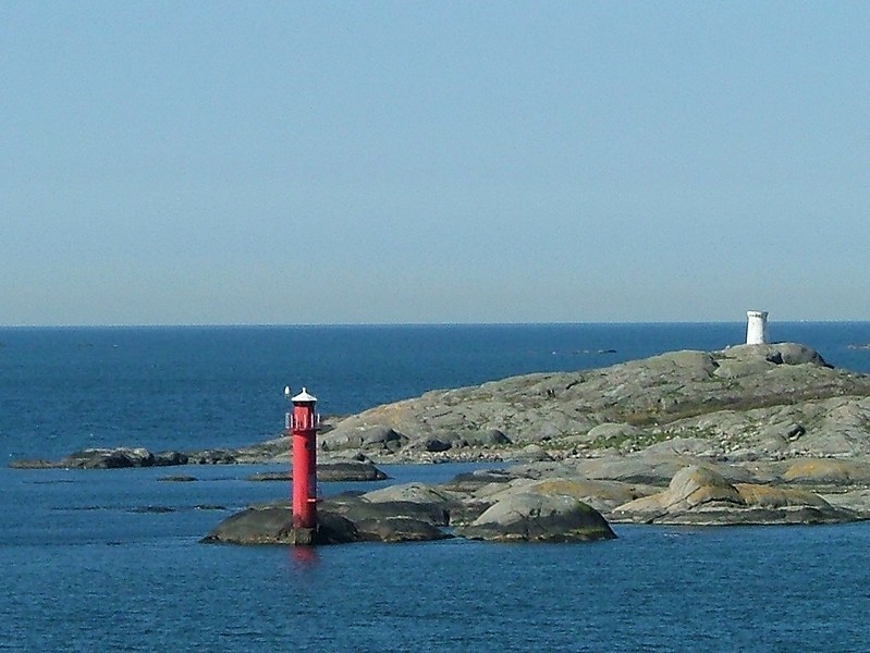 Buskars Knote lighthouse
White tower behind - daymark Author of the photo: [url=https://www.flickr.com/photos/larrymyhre/]Larry Myhre[/url]

Keywords: Gothenburg;Sweden;Kattegat