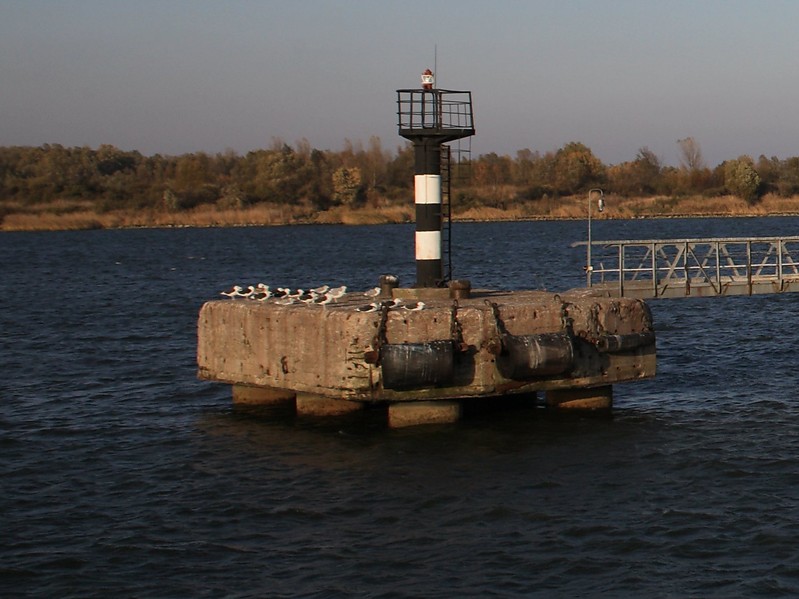 Kaliningradskiy Morskoy Kanal Breakwater W end light
Keywords: Kaliningrad;Russia;Baltic sea