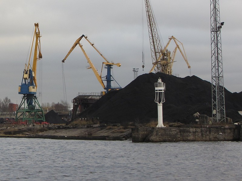 Port of Riga / P???umui??as Baseins N end Eksportosta EO-15 light
Keywords: Latvia;Riga;Daugava