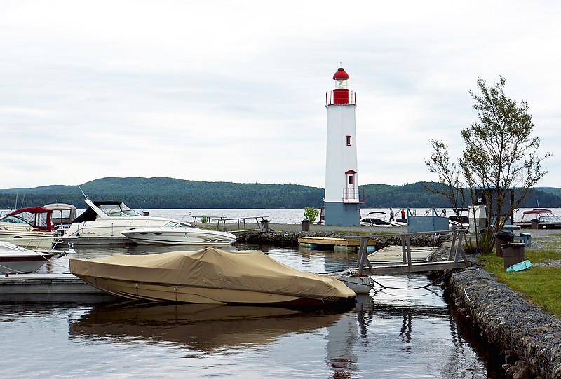 Quebec / Cabano lighthouse
Author of the photo: [url=https://www.flickr.com/photos/archer10/] Dennis Jarvis[/url]
Keywords: Temiscouata Lake;Quebec;Canada