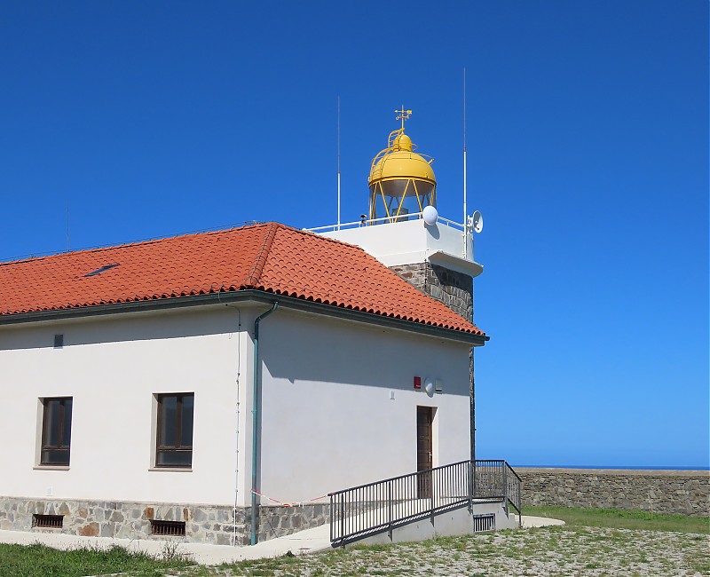 Riegoabajo / Cabo de Vidio lighthouse
Author of the photo: [url=https://www.flickr.com/photos/21475135@N05/]Karl Agre[/url]
Keywords: Spain;Galicia;Bay of Biscay