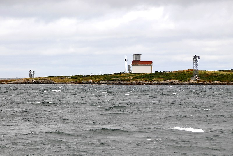 Canso Harbour lighthouse and Hart Island Range lights
Left to right - front range, lighthouse, rear range
Author of the photo: [url=https://www.flickr.com/photos/archer10/] Dennis Jarvis[/url]
Keywords: Canso Harbour;Nova Scotia;Canada;Atlantic ocean