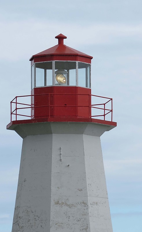 Quebec / Bon Desir lighthouse - lantern
Author of the photo: [url=https://www.flickr.com/photos/21475135@N05/]Karl Agre[/url]

Keywords: Quebec;Canada;Saint Lawrence river;Lantern