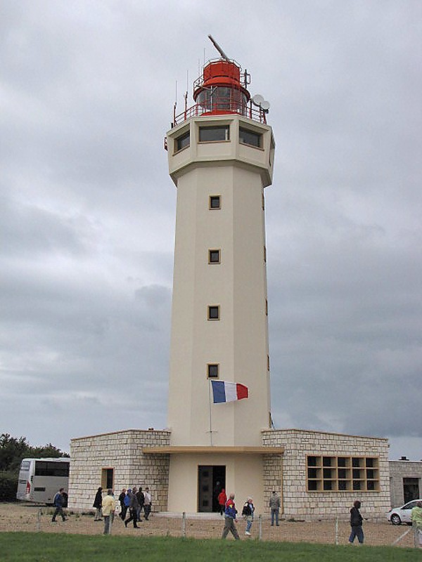 Le Havre / Cape de La Heve lighthouse
Author of the photo: [url=https://www.flickr.com/photos/21475135@N05/]Karl Agre[/url]
Keywords: Le Havre;France;English channel