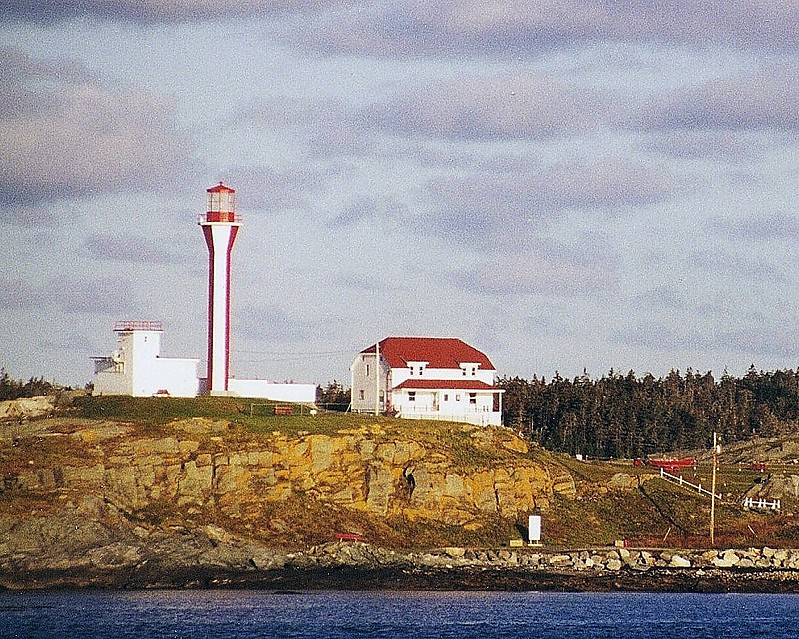 Nova Scotia / Cape Forchu Lighthouse
Author of the photo: [url=https://www.flickr.com/photos/larrymyhre/]Larry Myhre[/url]

Keywords: Nova Scotia;Canada;Atlantic ocean