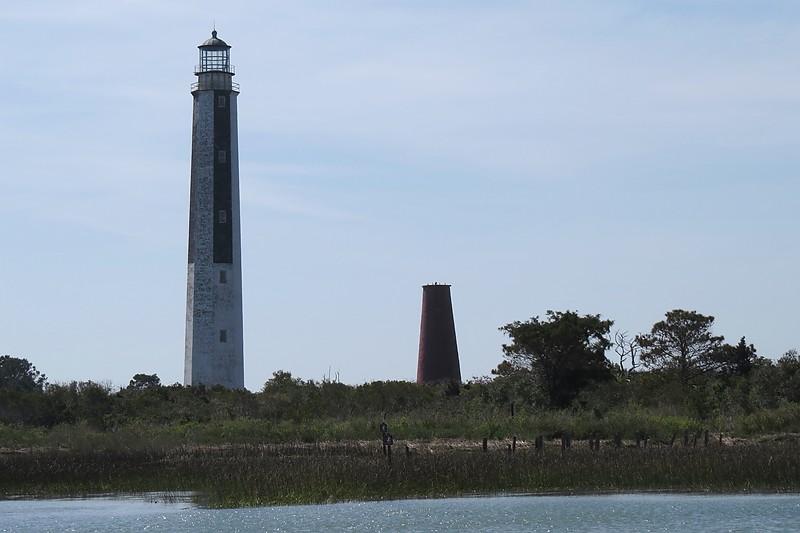South Carolina / Cape Romain lighthouse - small - (1), high - (2)
Author of the photo: [url=https://www.flickr.com/photos/larrymyhre/]Larry Myhre[/url]

Keywords: South Carolina;United States;Atlantic ocean