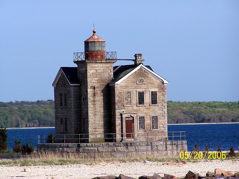 New York / Cedar Island lighthouse
Author of the photo: [url=https://www.flickr.com/photos/bobindrums/]Robert English[/url]
Keywords: Block Island Sound;Long Island;New York;United States
