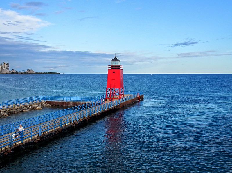 Michigan / Charlevoix South Pierhead lighthouse
Author of the photo: [url=https://www.flickr.com/photos/selectorjonathonphotography/]Selector Jonathon Photography[/url]
Keywords: Michigan;Lake Michigan;United States;Charlevoix