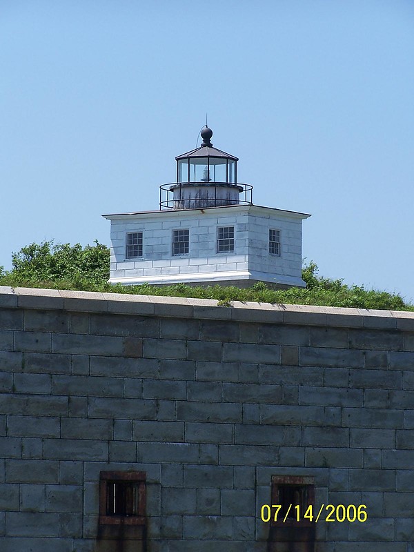 Massachusetts / Clark's Point lighthouse
Author of the photo: [url=https://www.flickr.com/photos/bobindrums/]Robert English[/url]

Keywords: Buzzards bay;United States;Massachusetts;New Bedford