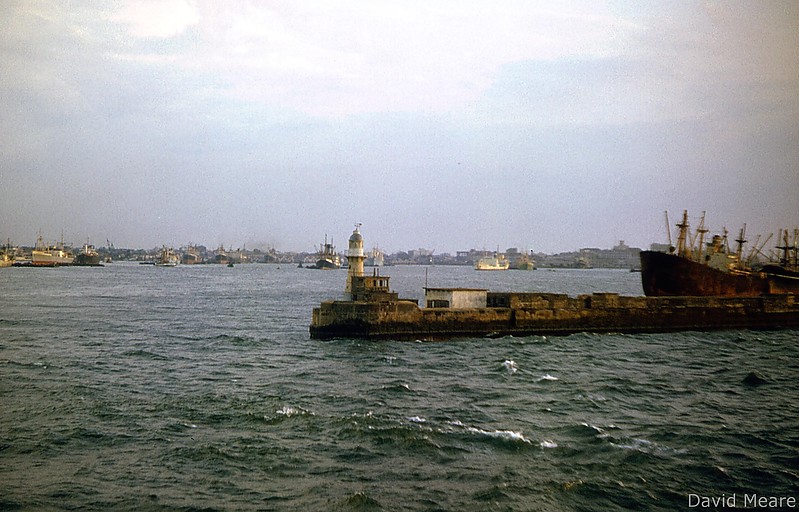 Colombo Island Breakwater North End Lighthouse
Photo of 1964
Photo from collection of David Meare, used with permission
Keywords: Colombo;Sri Lanka;Indian ocean;Historic
