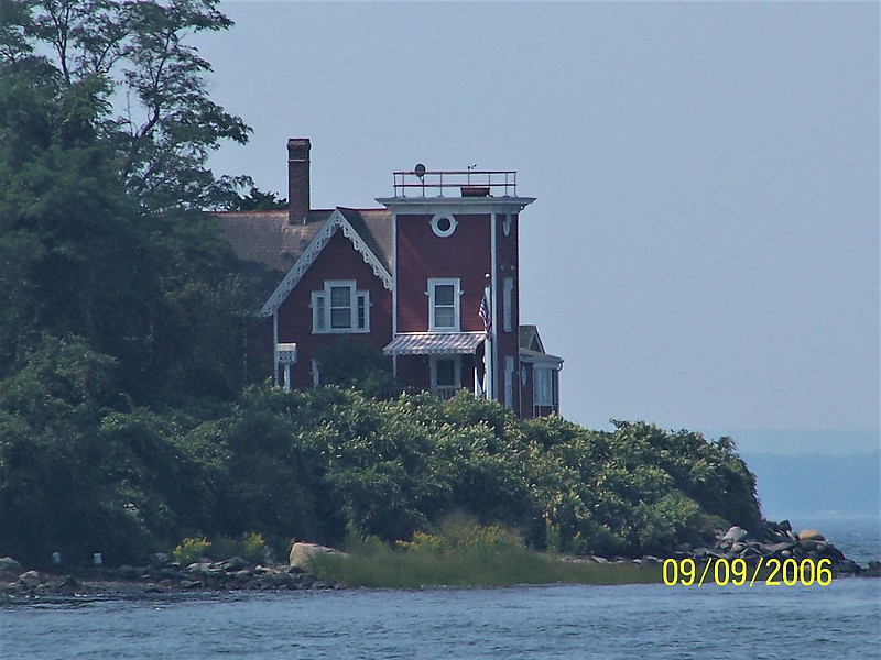 Rhode island / Conanicut Island lighthouse
Author of the photo: [url=https://www.flickr.com/photos/bobindrums/]Robert English[/url]
Keywords: Rhode Island;United States;Atlantic ocean