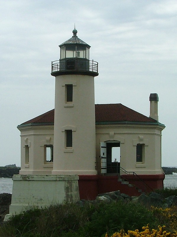 Oregon / Coquille River Lighthouse
Author of the photo: [url=https://www.flickr.com/photos/larrymyhre/]Larry Myhre[/url]

Keywords: Oregon;United States;Bandon;Pacific ocean