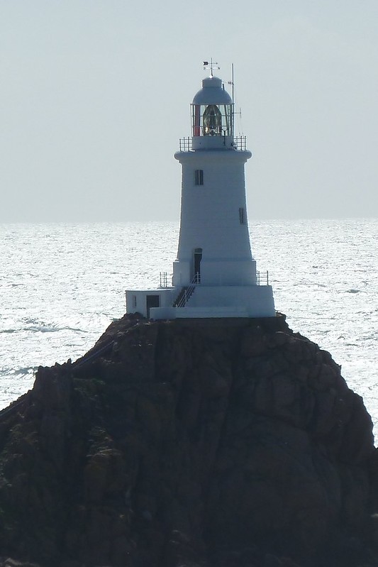 Jersey / La Corbiere lighthouse
Author of the photo: [url=https://www.flickr.com/photos/45898619@N08/]Paddy Ballard[/url]

Keywords: Jersey;English channel;United Kingdom