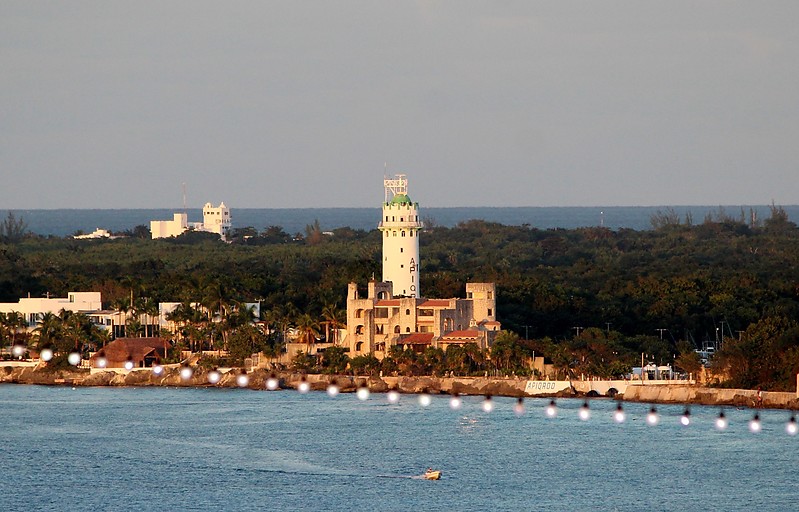 Isla de Cozumel / Port Control tower
Author of the photo: [url=https://www.flickr.com/photos/bobindrums/]Robert English[/url]
Keywords: Isla de Cozumel;Mexico;Caribbean sea;Vessel Traffic Service