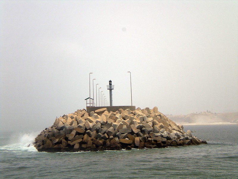 Port Salalah / Main Breakwater Head light
Keywords: Salalah;Oman;Arabian sea