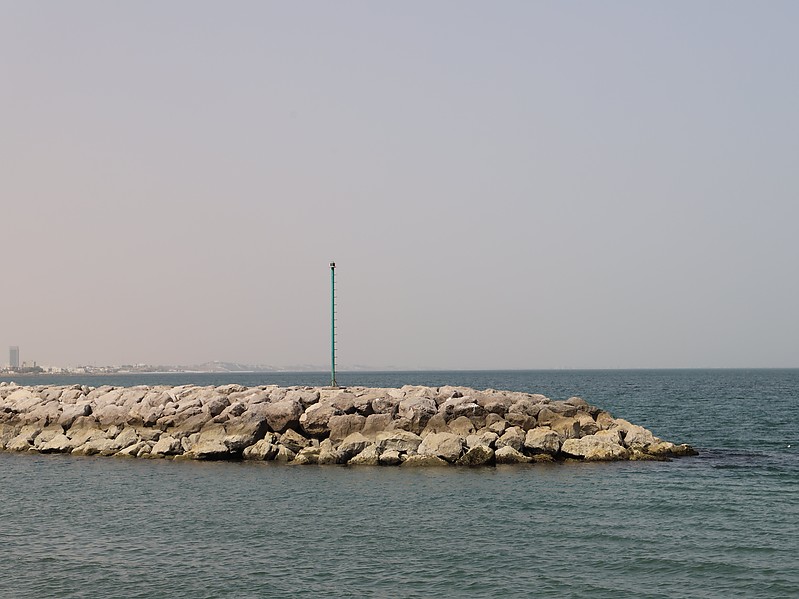 Ra's Al Khaymah / RAK Starboard Beacon light
Keywords: Ras Al Khaymah;United Arab Emirates;Persian Gulf