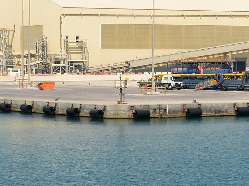 Ras Laffan / Cargo Berths 106 - 107 W Side light
Keywords: Ras Laffan;Qatar;Persian Gulf
