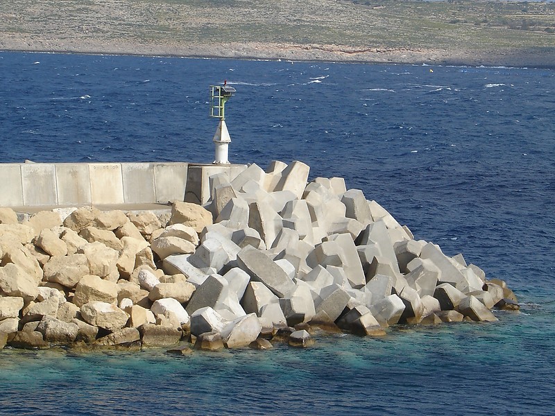 Malta / Il-Ponta tac-Cirkewwa breakwater light 
Keywords: Malta;Mediterranean sea;Cirkewwa