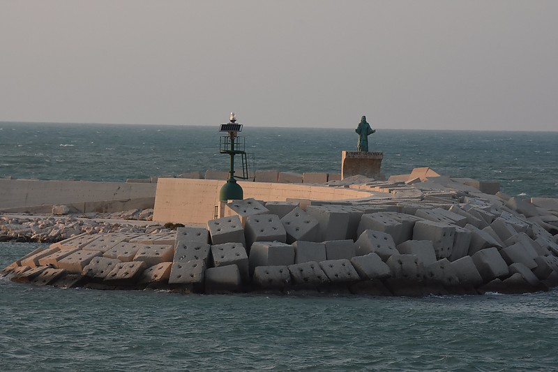 VIESTE - Refuge Harbour - Outer Mole Head light
Keywords: Vieste;Italy;Adriatic sea