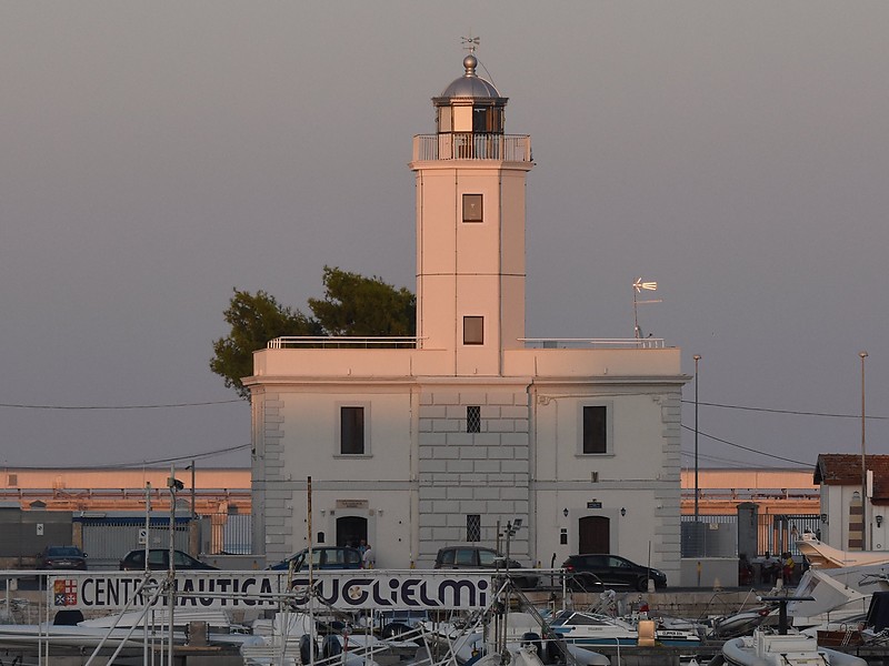 Manfredonia lighthouse
Keywords: Manfredonia;Italy;Adriatic sea