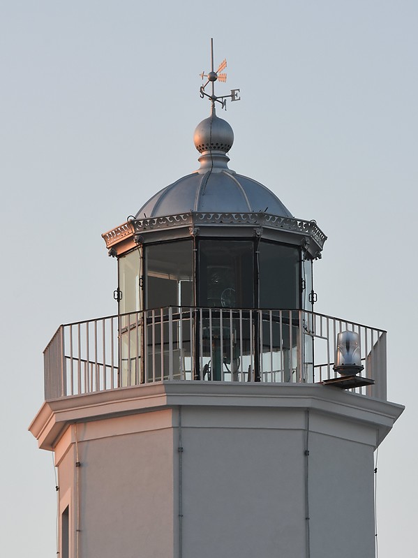 Manfredonia lighthouse - lantern
Keywords: Manfredonia;Italy;Adriatic sea;Lantern