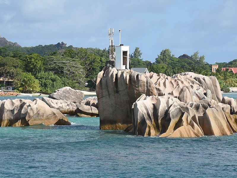 La Digue Island Off W side light
Keywords: Seychelles;La Digue;Indian ocean