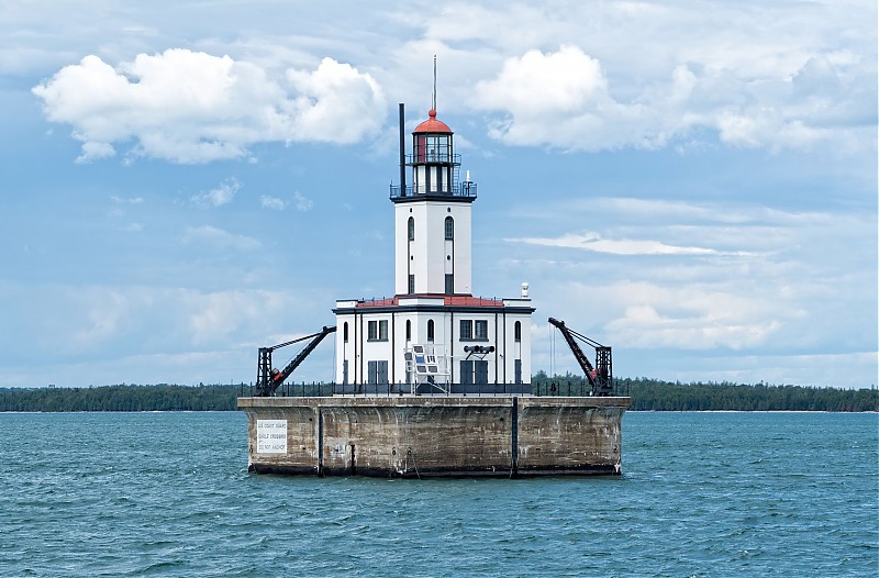 Michigan / DeTour Reef lighthouse
Author of the photo: [url=https://www.flickr.com/photos/selectorjonathonphotography/]Selector Jonathon Photography[/url]
Keywords: Michigan;Lake Huron;United States;Offshore