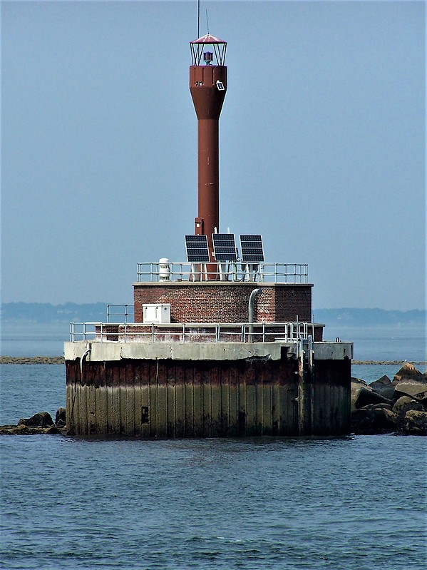 Massachusetts / Deer Island lighthouse
Author of the photo: [url=https://www.flickr.com/photos/bobindrums/]Robert English[/url]
Keywords: Boston;United States;Atlantic ocean;Offshore;Massachusetts