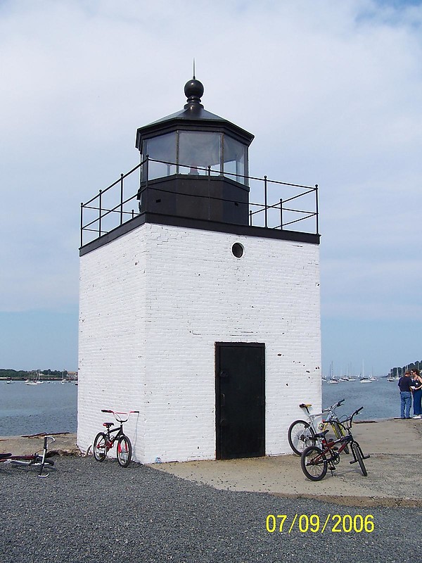 Massachusetts / Derby Wharf lighthouse
Author of the photo: [url=https://www.flickr.com/photos/bobindrums/]Robert English[/url]

Keywords: United States;Massachusetts;Atlantic ocean;Salem
