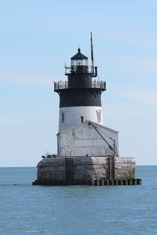 Michigan / Detroit River lighthouse
AKA Bar Point Shoal
Author of the photo: [url=https://www.flickr.com/photos/21475135@N05/]Karl Agre[/url]
Keywords: Michigan;Detroit;Lake Erie;United States;Offshore