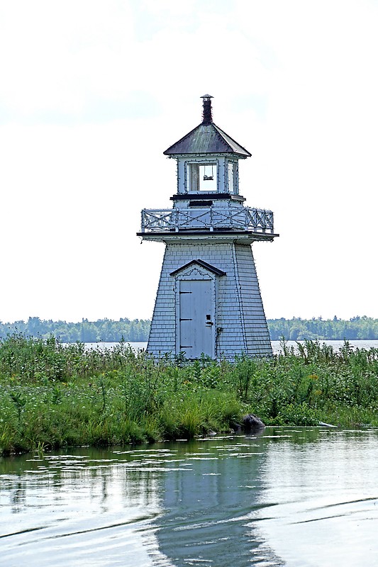 Dickinson Landing lighthouse
Author of the photo: [url=https://www.flickr.com/photos/archer10/] Dennis Jarvis[/url]

Keywords: Saint Lawrence River;Canada;Ontario