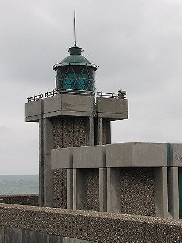 Dieppe South pier lighthouse
Author of the photo: [url=https://www.flickr.com/photos/21475135@N05/]Karl Agre[/url]
Keywords: Dieppe;France;English Channel