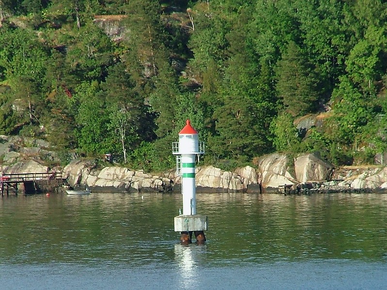 Oslofjord / Digerud Nordre lighthouse
Author of the photo: [url=https://www.flickr.com/photos/larrymyhre/]Larry Myhre[/url]

Keywords: Oslofjord;Norway;Drobak;Offshore