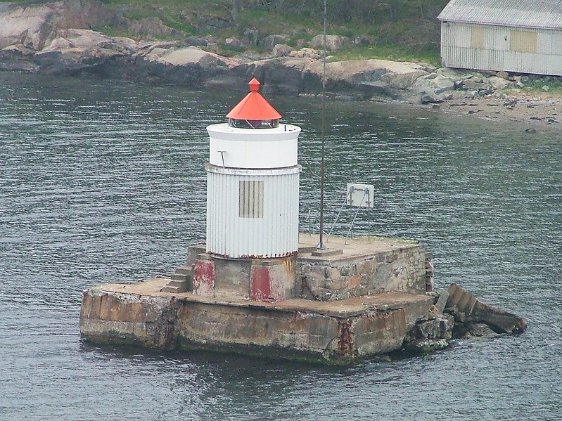 Oslofjord / Digerudgrunnen lighthouse
Author of the photo: [url=https://www.flickr.com/photos/larrymyhre/]Larry Myhre[/url]

Keywords: Oslofjord;Norway;Drobak;Offshore