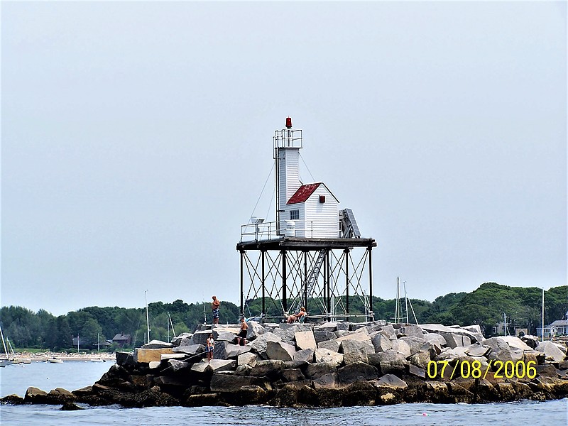 Massachusetts / Gloucester (Dog Bar) Breakwater lighthouse
Author of the photo: [url=https://www.flickr.com/photos/bobindrums/]Robert English[/url]
Keywords: Gloucester;Massachusetts;Boston;United States