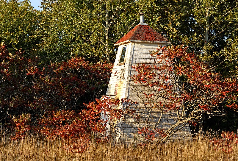Prince Edward Island / Douse Point Range Front lighthouse
Author of the photo: [url=https://www.flickr.com/photos/archer10/] Dennis Jarvis[/url]

Keywords: Prince Edward Island;Canada