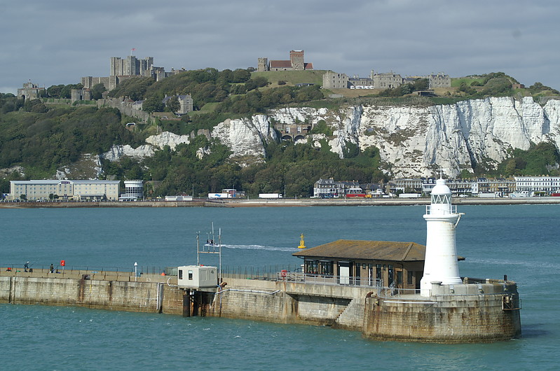 Dover / Prince of Wales Pier lighthouse
Permission granted by [url=http://forum.shipspotting.com/index.php?action=profile;u=110]Pieter Inpyn[/url]
Keywords: Dover;England;United Kingdom;English channel
