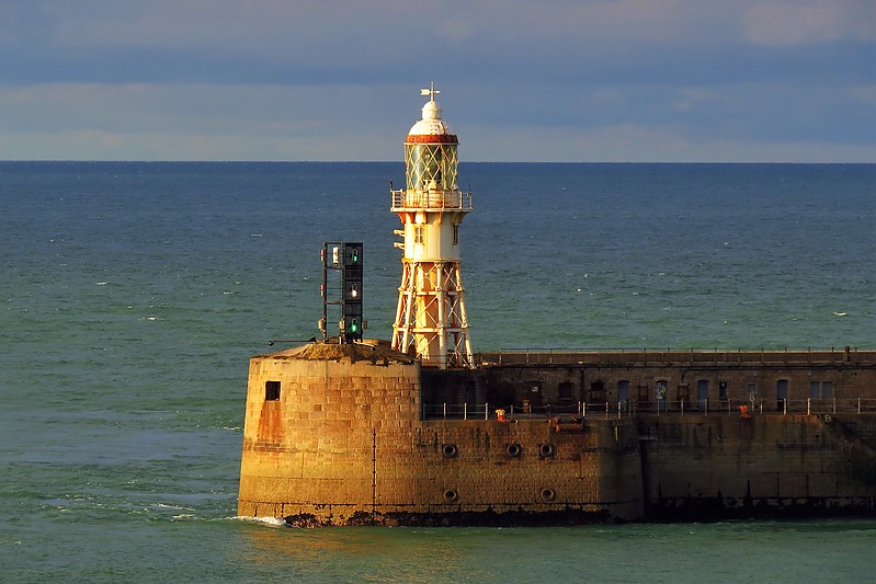 Dover / Admiralty Pier lighthouse
Author of the photo: [url=https://www.flickr.com/photos/larrymyhre/]Larry Myhre[/url]
Keywords: Dover;England;United Kingdom;English channel